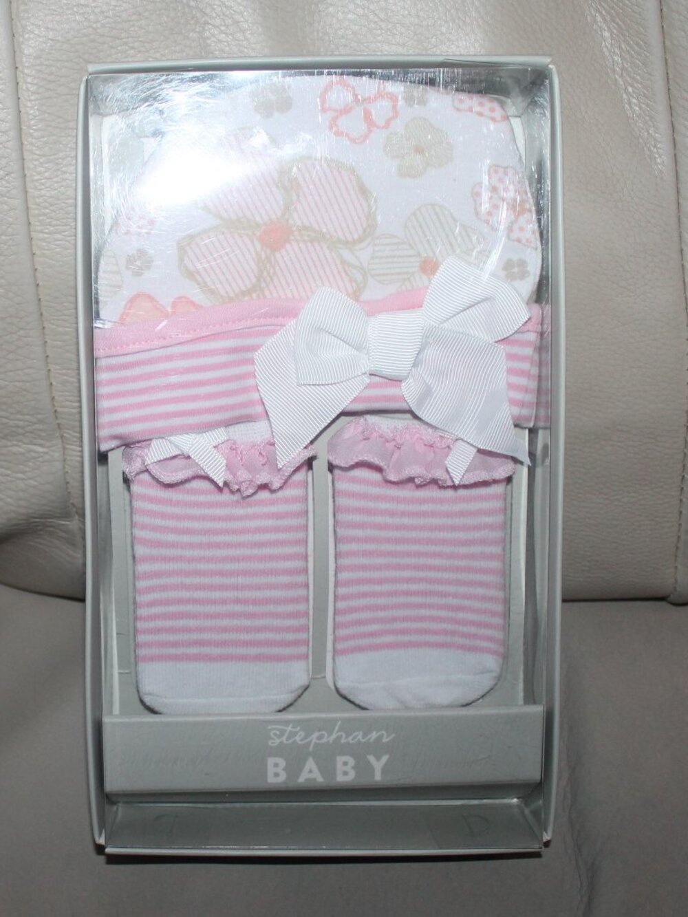 Stephan Baby hat and booties boxed set